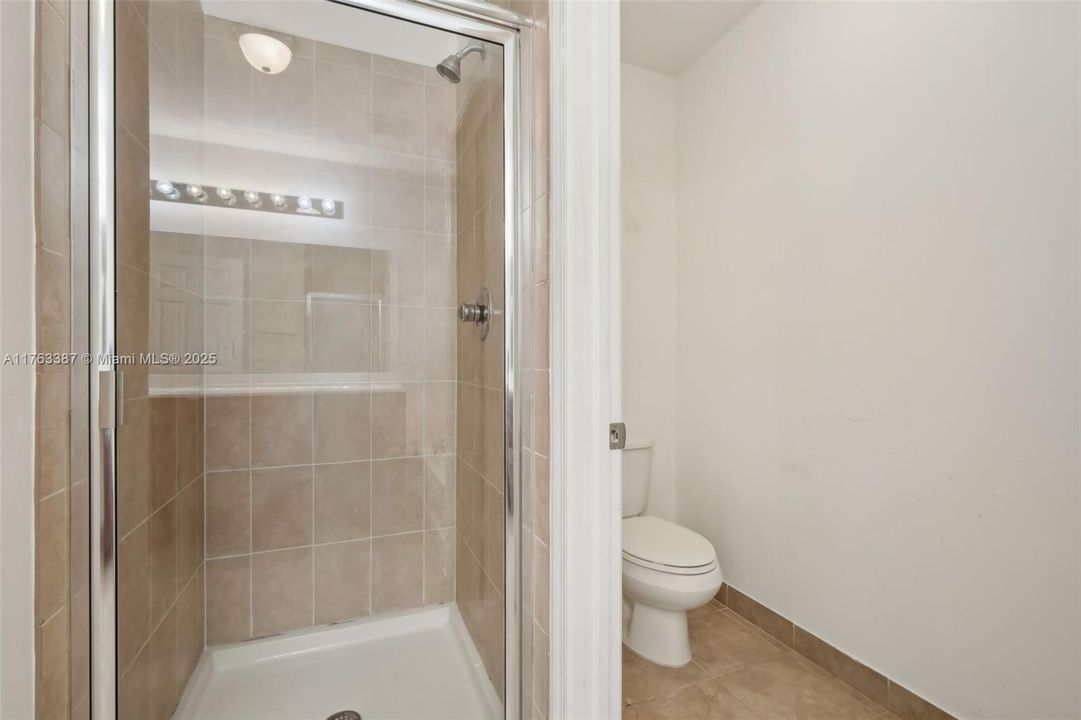 Vendido Recientemente: $650,000 (4 camas, 3 baños, 2735 Pies cuadrados)