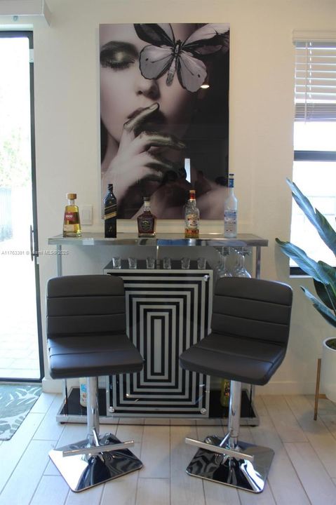 最近租的: $3,800 (6 贝兹, 3 浴室, 2696 平方英尺)