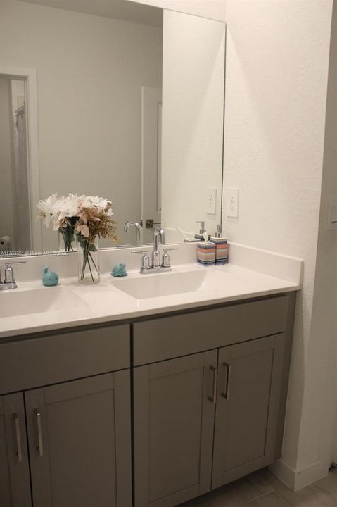 最近租的: $3,800 (6 贝兹, 3 浴室, 2696 平方英尺)