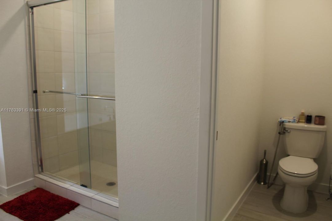 最近租的: $3,800 (6 贝兹, 3 浴室, 2696 平方英尺)