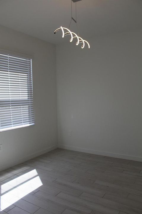 最近租的: $3,800 (6 贝兹, 3 浴室, 2696 平方英尺)