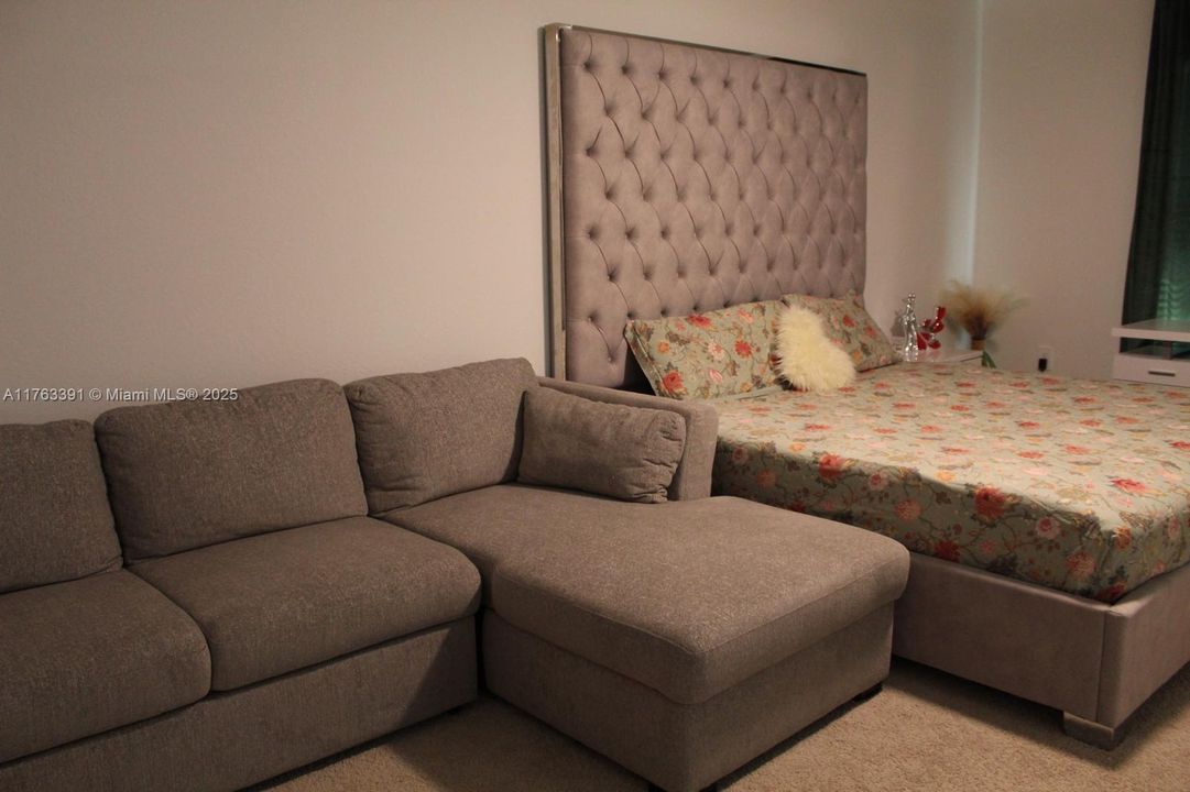 最近租的: $3,800 (6 贝兹, 3 浴室, 2696 平方英尺)