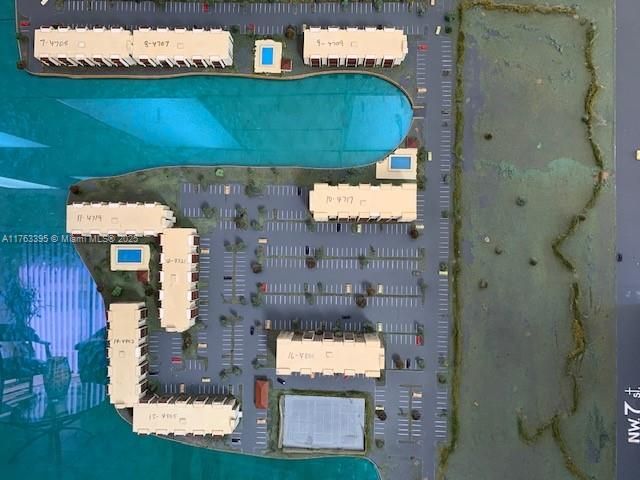 Под контрактом: $180,000 (1 спален, 1 ванн, 560 Квадратных фут)