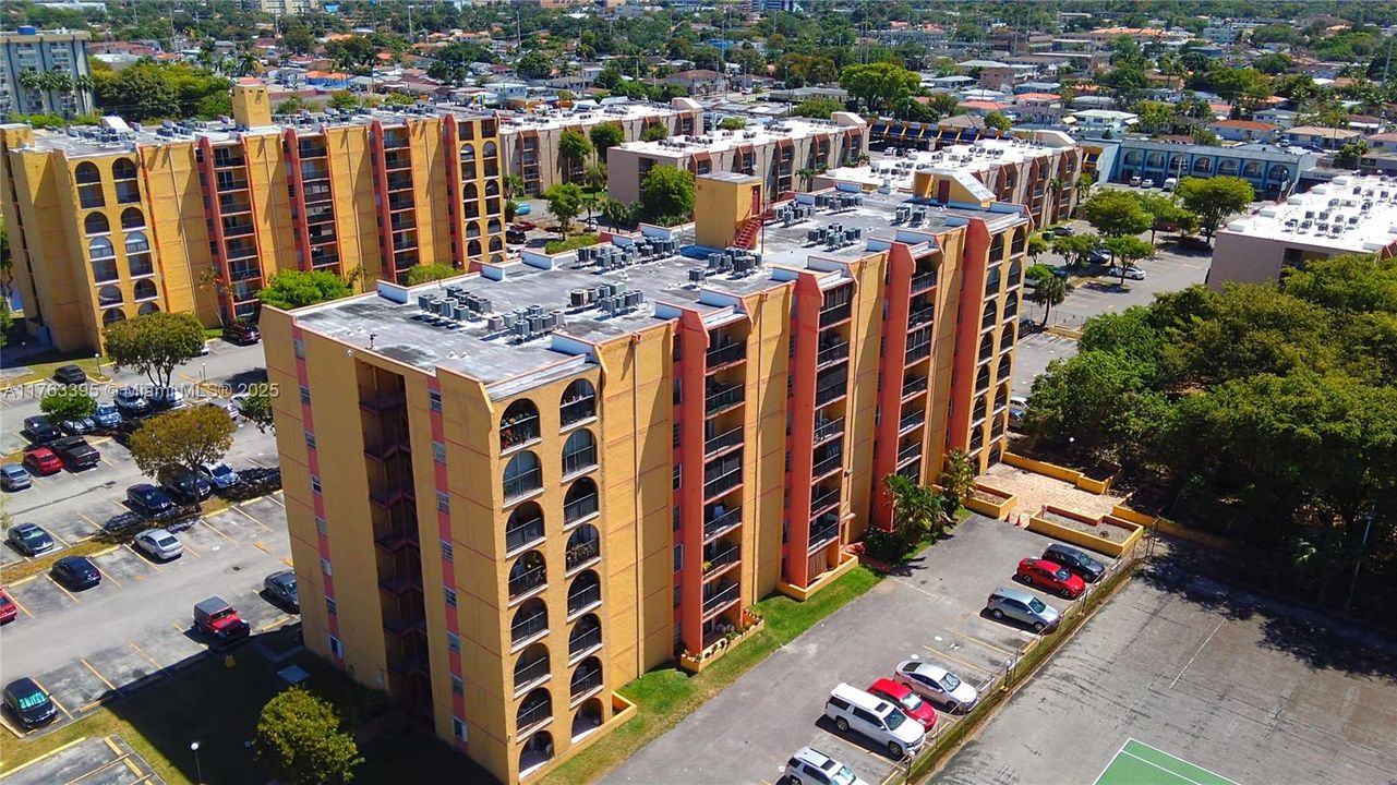 Под контрактом: $180,000 (1 спален, 1 ванн, 560 Квадратных фут)