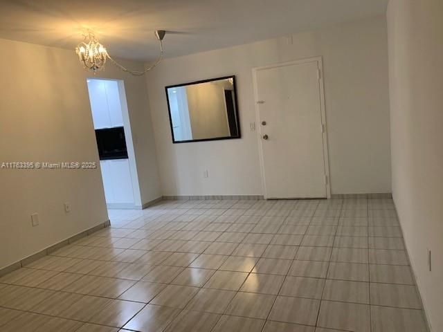 Под контрактом: $180,000 (1 спален, 1 ванн, 560 Квадратных фут)