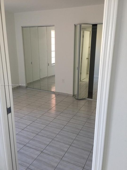 Под контрактом: $180,000 (1 спален, 1 ванн, 560 Квадратных фут)