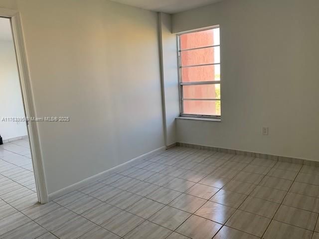 Под контрактом: $180,000 (1 спален, 1 ванн, 560 Квадратных фут)