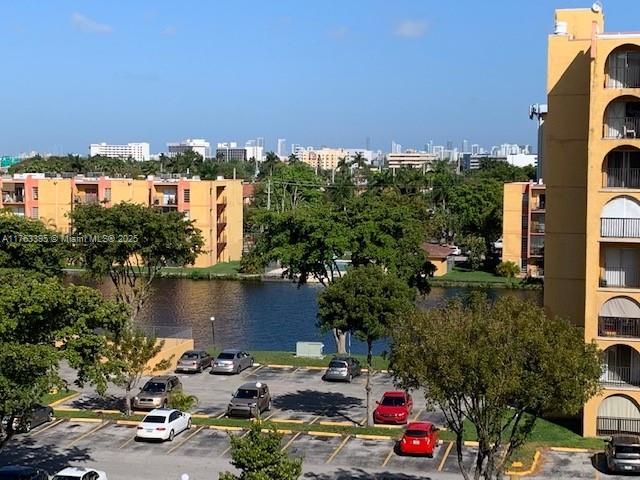 Под контрактом: $180,000 (1 спален, 1 ванн, 560 Квадратных фут)