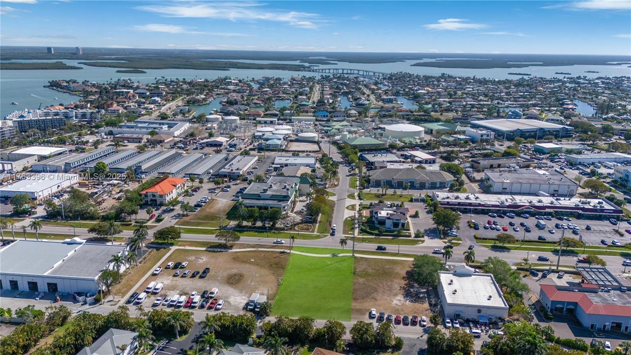 最近售出: $1,250,000 (0 贝兹, 0 浴室, 0 平方英尺)