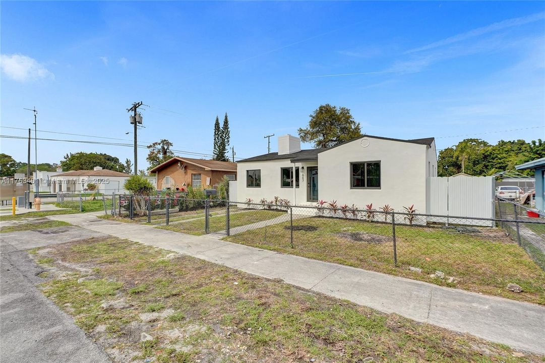 Vendido Recientemente: $539,900 (3 camas, 2 baños, 1156 Pies cuadrados)