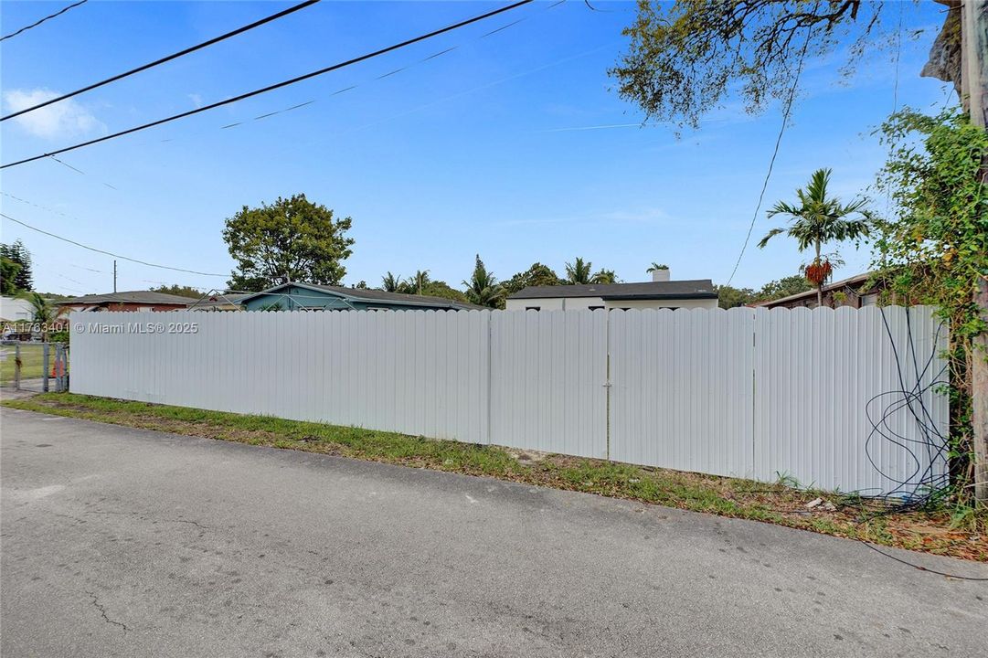 Vendido Recientemente: $539,900 (3 camas, 2 baños, 1156 Pies cuadrados)