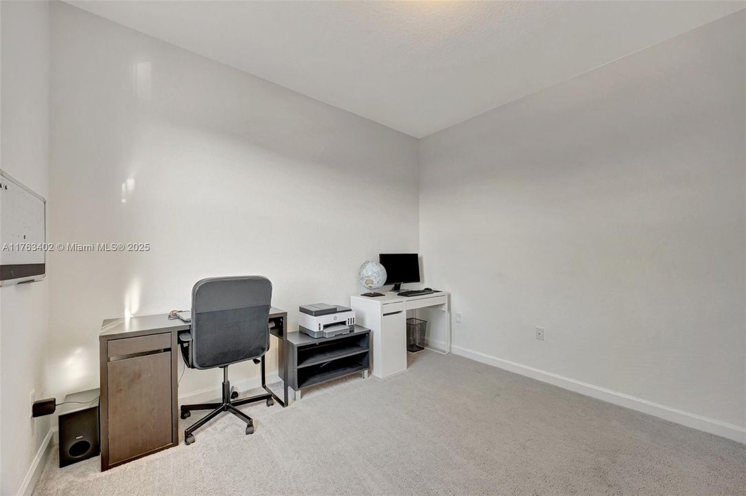 Vendido Recientemente: $700,000 (4 camas, 2 baños, 2213 Pies cuadrados)