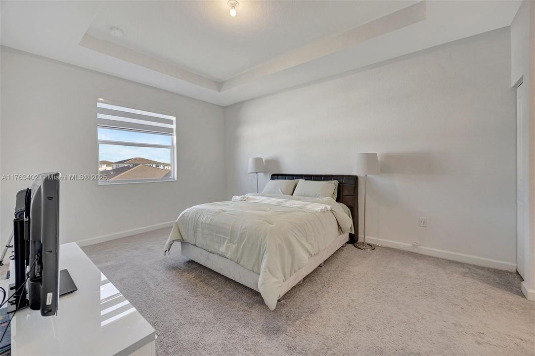 Vendido Recientemente: $700,000 (4 camas, 2 baños, 2213 Pies cuadrados)