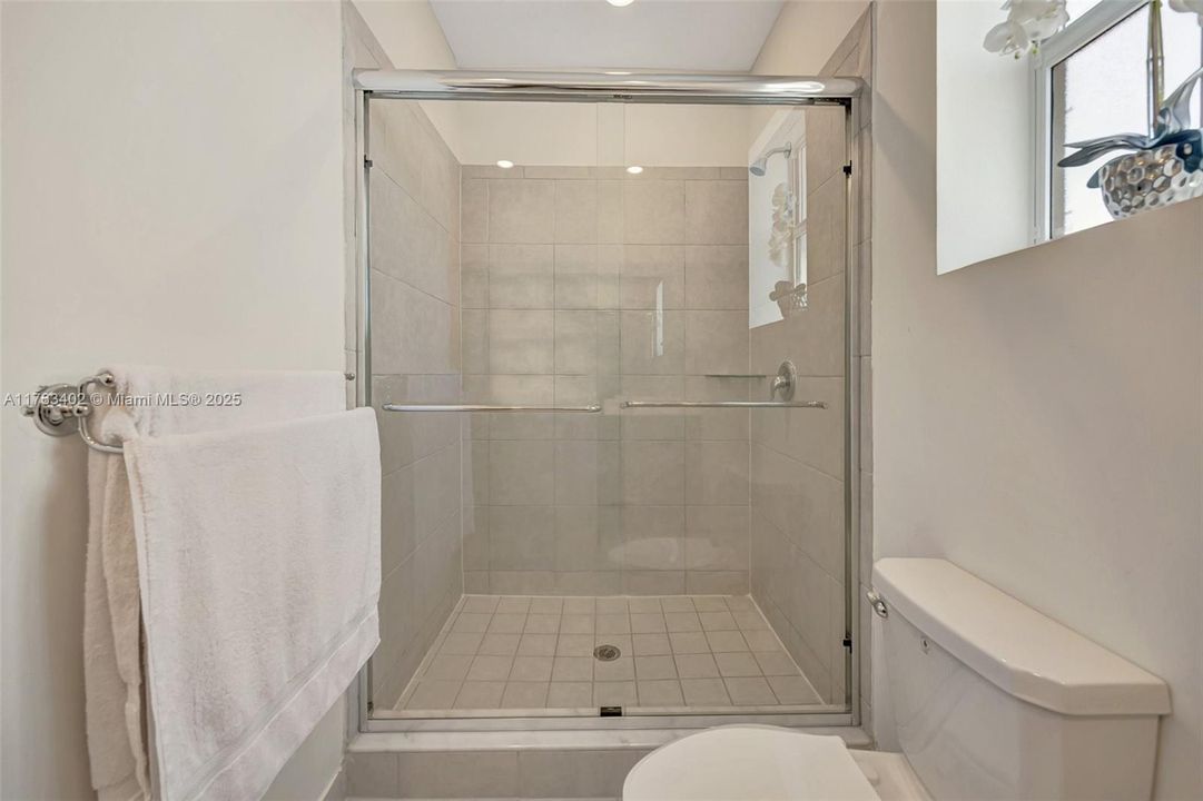 Vendido Recientemente: $700,000 (4 camas, 2 baños, 2213 Pies cuadrados)