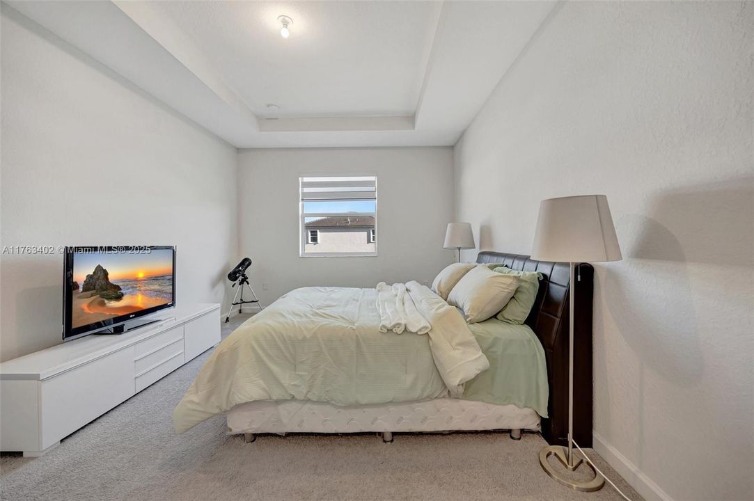 Vendido Recientemente: $700,000 (4 camas, 2 baños, 2213 Pies cuadrados)