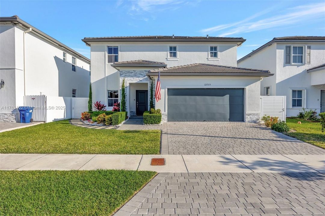 Vendido Recientemente: $700,000 (4 camas, 2 baños, 2213 Pies cuadrados)