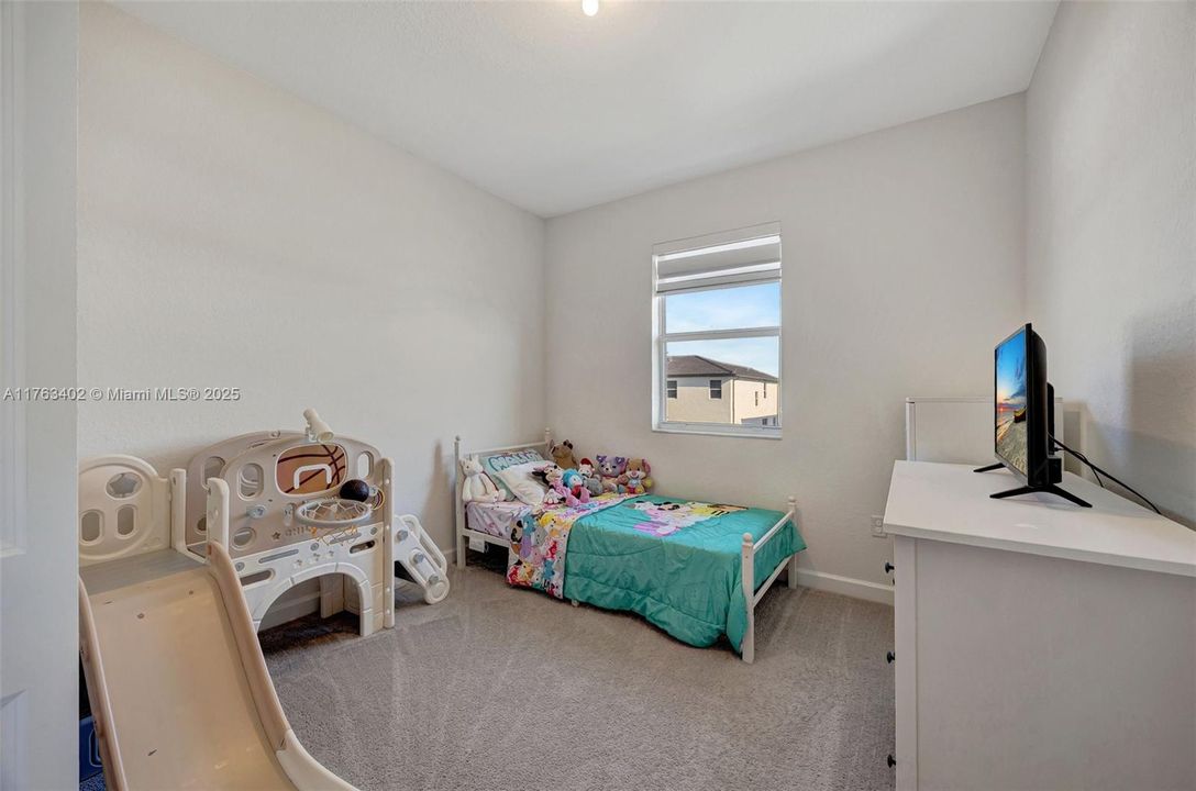 Vendido Recientemente: $700,000 (4 camas, 2 baños, 2213 Pies cuadrados)