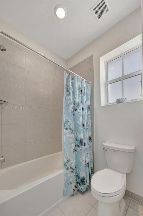 Vendido Recientemente: $700,000 (4 camas, 2 baños, 2213 Pies cuadrados)