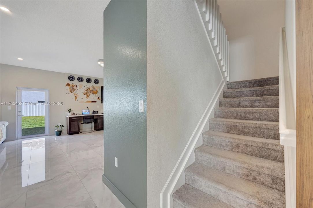 Vendido Recientemente: $700,000 (4 camas, 2 baños, 2213 Pies cuadrados)