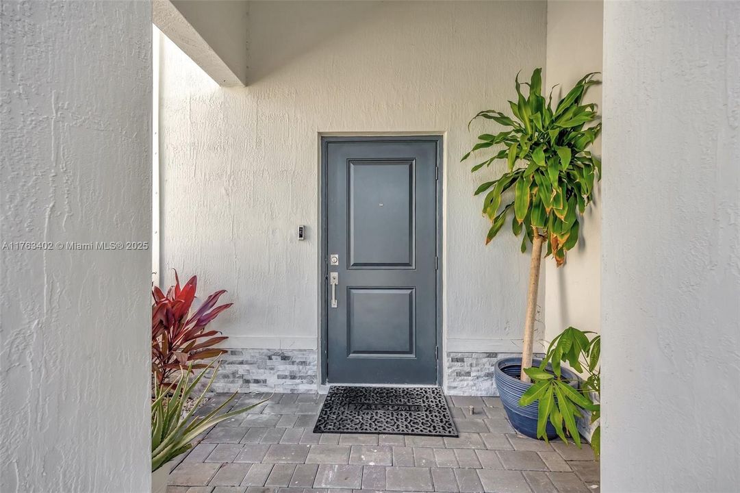 Vendido Recientemente: $700,000 (4 camas, 2 baños, 2213 Pies cuadrados)