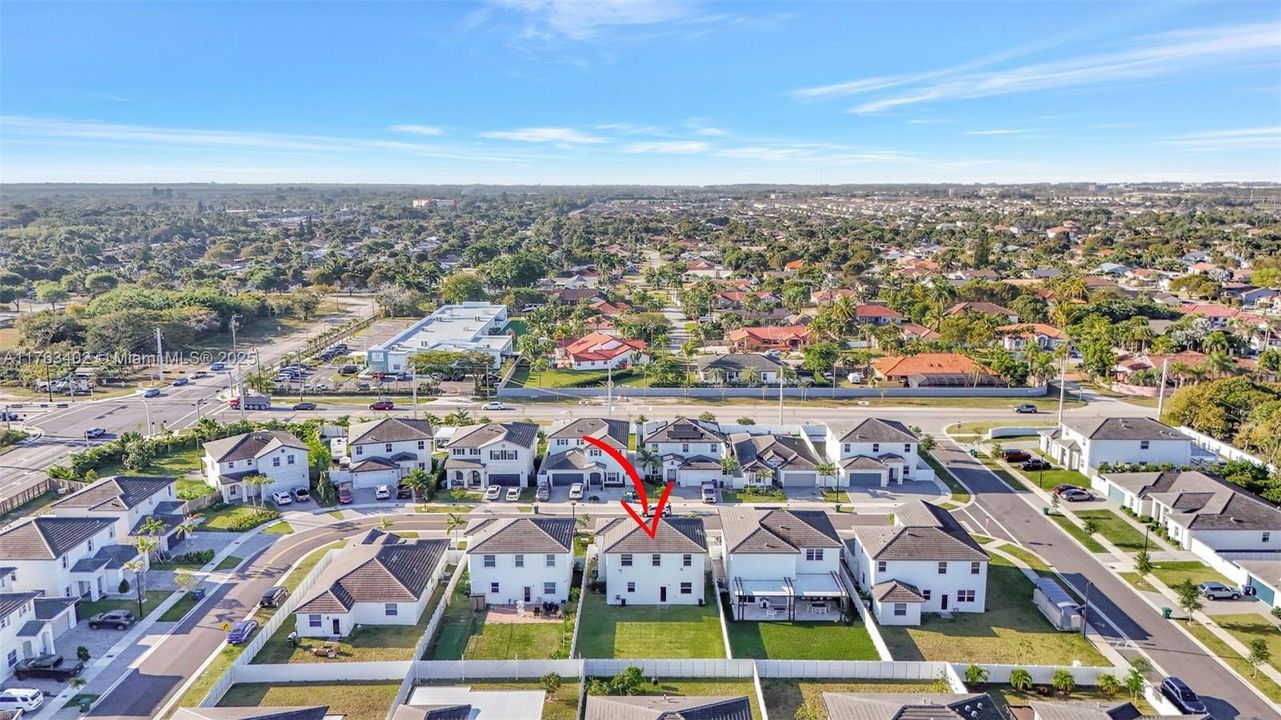 Vendido Recientemente: $700,000 (4 camas, 2 baños, 2213 Pies cuadrados)