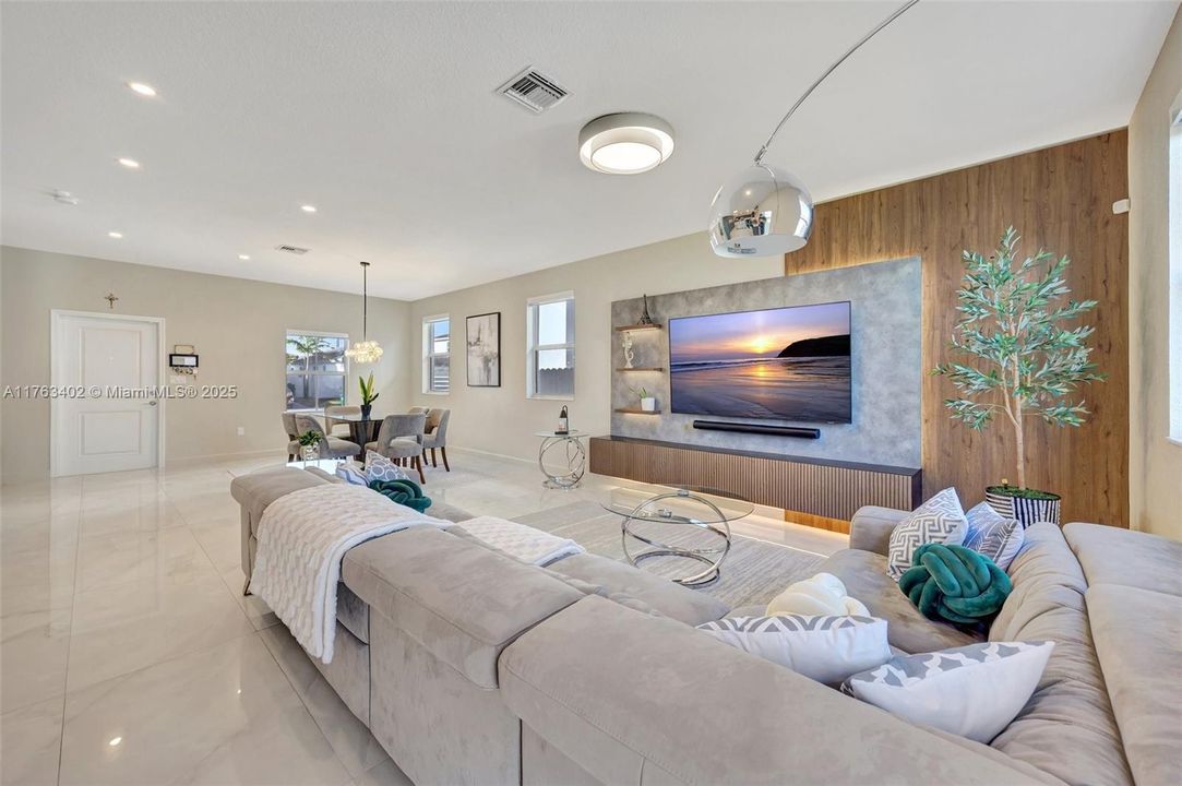 Vendido Recientemente: $700,000 (4 camas, 2 baños, 2213 Pies cuadrados)