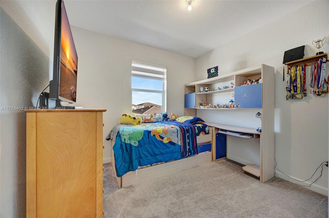 Vendido Recientemente: $700,000 (4 camas, 2 baños, 2213 Pies cuadrados)