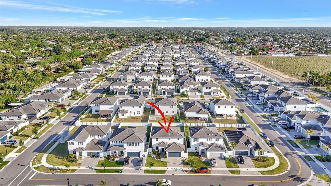 Vendido Recientemente: $700,000 (4 camas, 2 baños, 2213 Pies cuadrados)