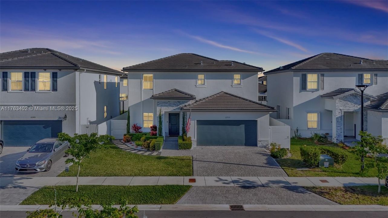 Vendido Recientemente: $700,000 (4 camas, 2 baños, 2213 Pies cuadrados)