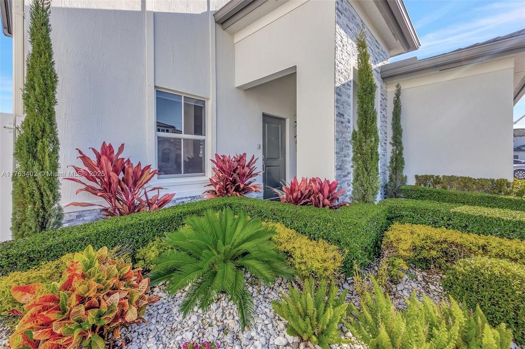 Vendido Recientemente: $700,000 (4 camas, 2 baños, 2213 Pies cuadrados)