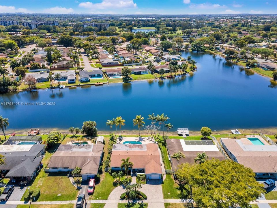 最近售出: $764,900 (4 贝兹, 2 浴室, 1852 平方英尺)