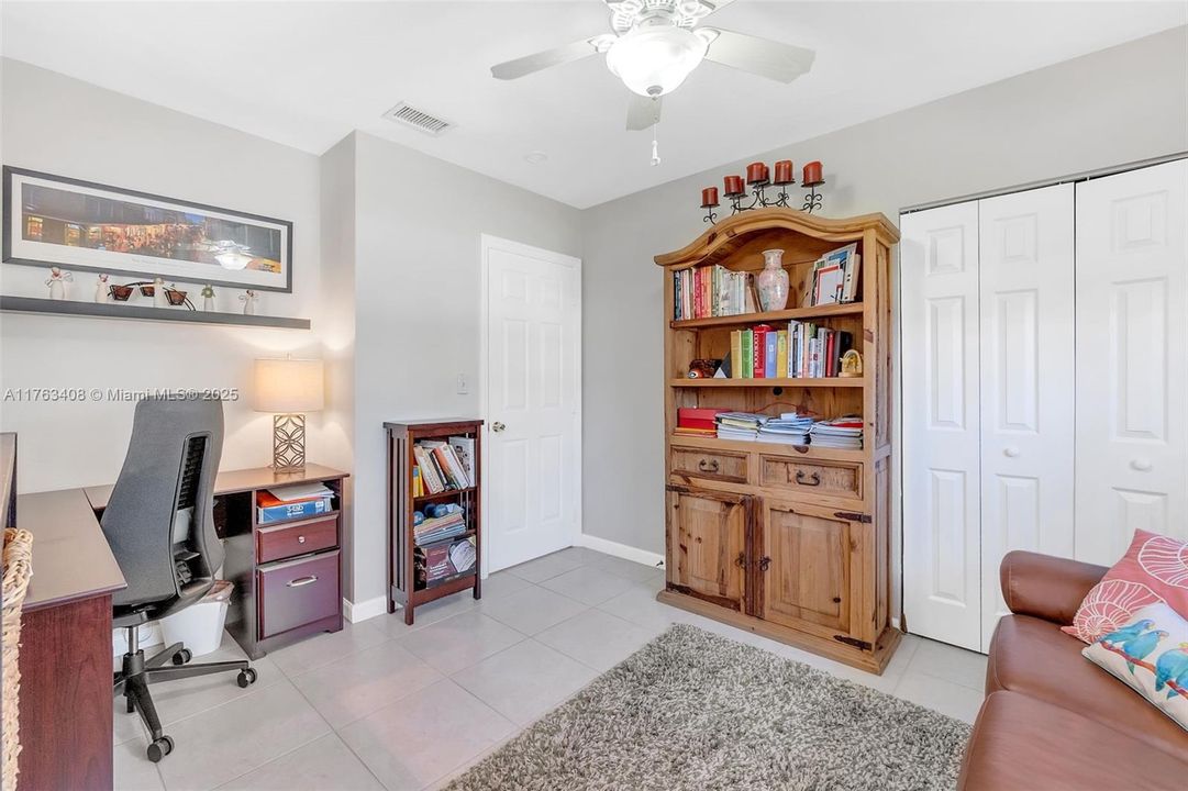 最近售出: $764,900 (4 贝兹, 2 浴室, 1852 平方英尺)