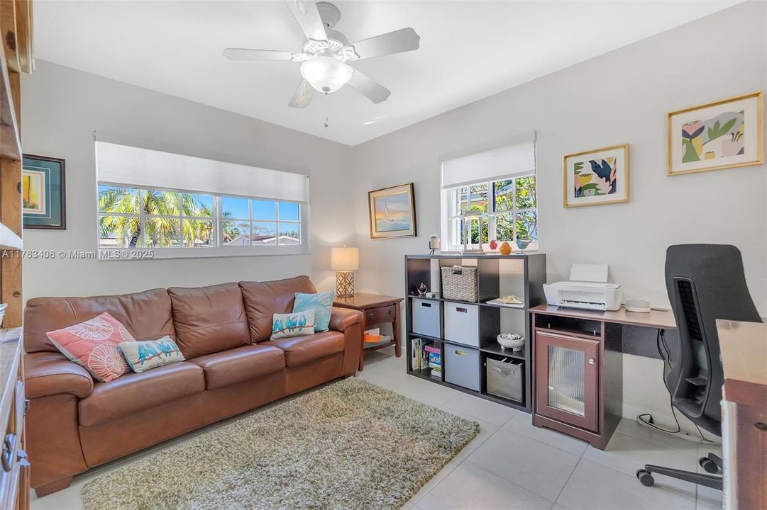 最近售出: $764,900 (4 贝兹, 2 浴室, 1852 平方英尺)