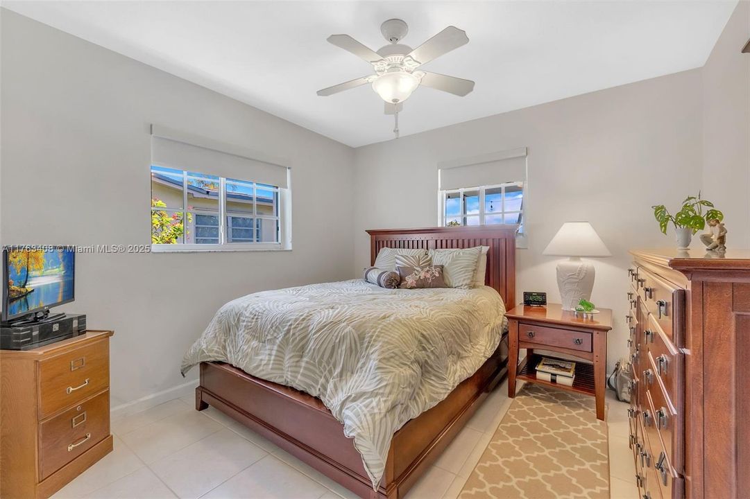 最近售出: $764,900 (4 贝兹, 2 浴室, 1852 平方英尺)