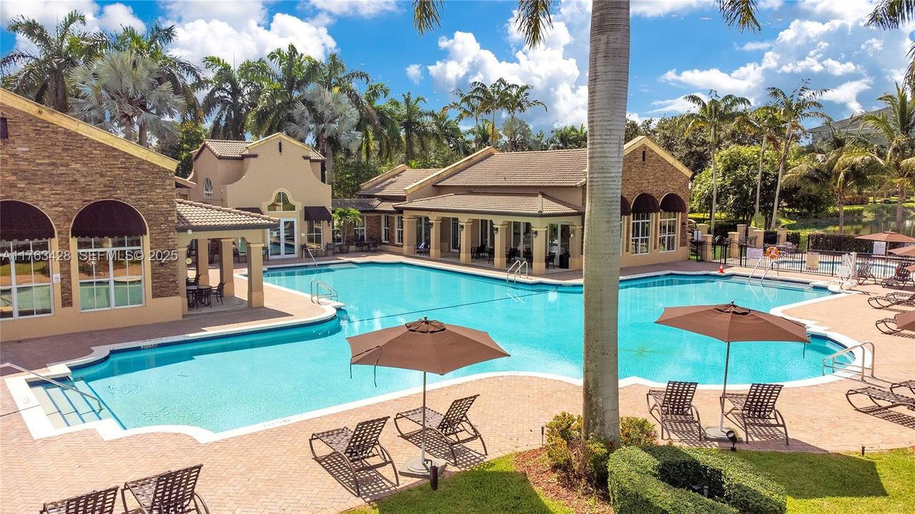 Active With Contract: $2,249 (3 beds, 3 baths, 1234 Square Feet)