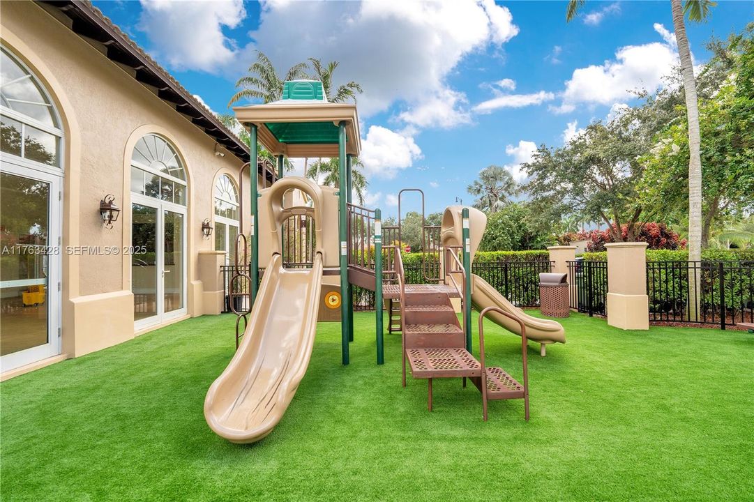 Active With Contract: $2,249 (3 beds, 3 baths, 1234 Square Feet)