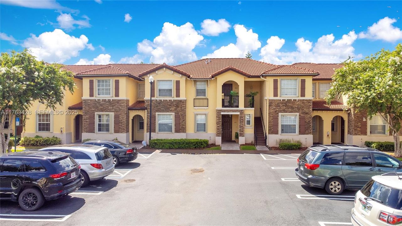 Active With Contract: $2,249 (3 beds, 3 baths, 1234 Square Feet)