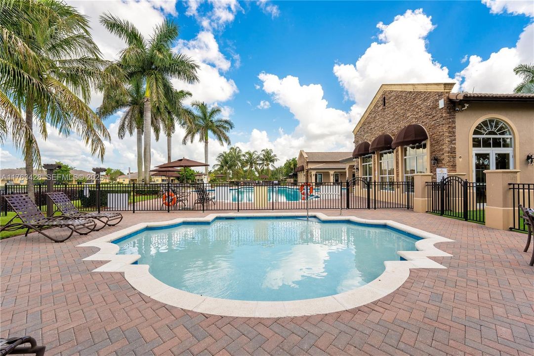 Active With Contract: $2,249 (3 beds, 3 baths, 1234 Square Feet)