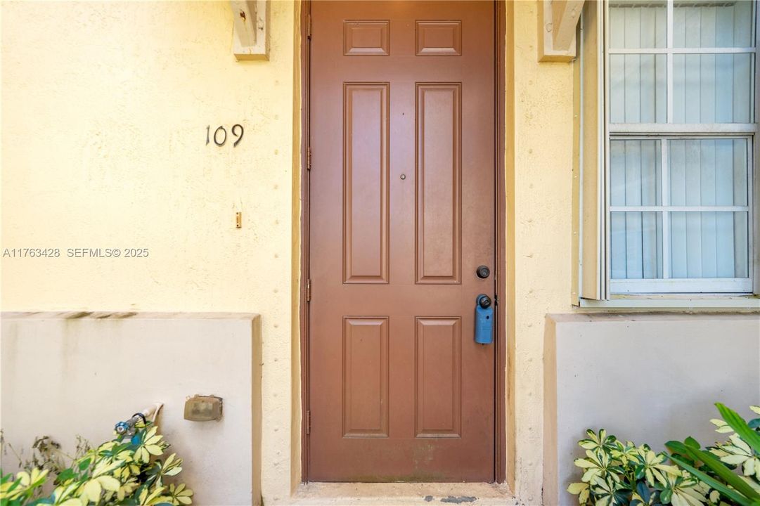 Active With Contract: $2,249 (3 beds, 3 baths, 1234 Square Feet)