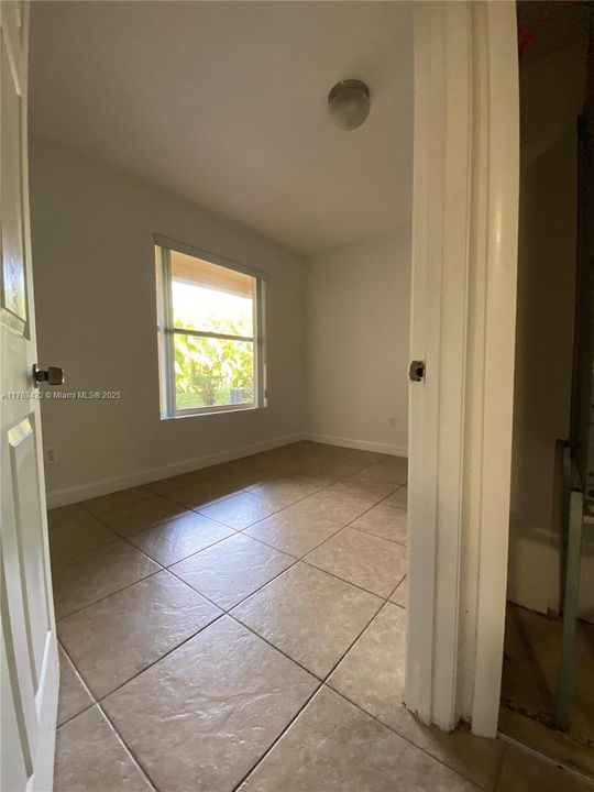 Recently Sold: $210,000 (1 beds, 1 baths, 693 Square Feet)