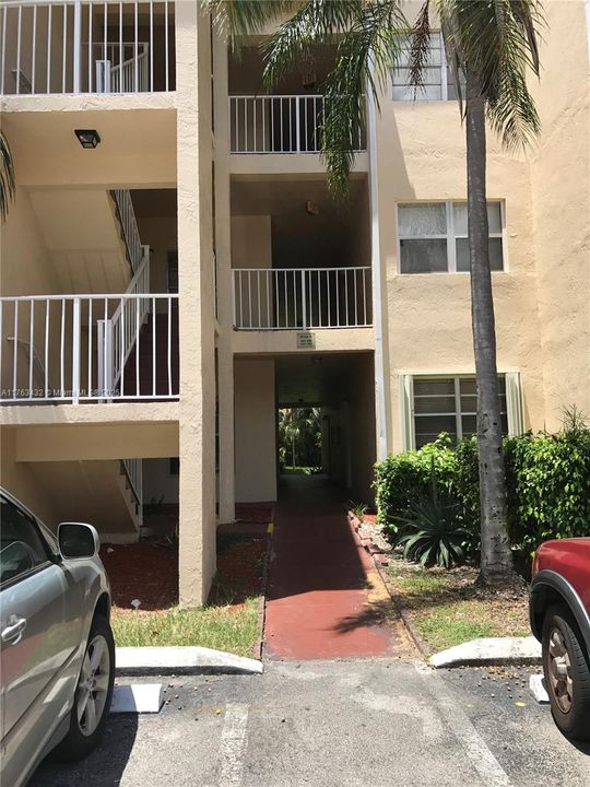 Recently Sold: $210,000 (1 beds, 1 baths, 693 Square Feet)