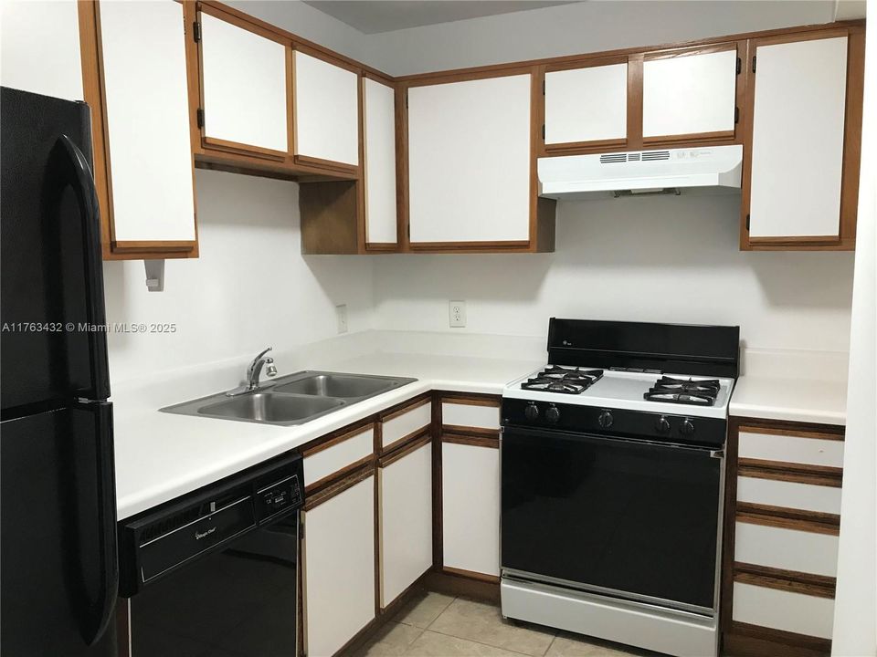Recently Sold: $210,000 (1 beds, 1 baths, 693 Square Feet)