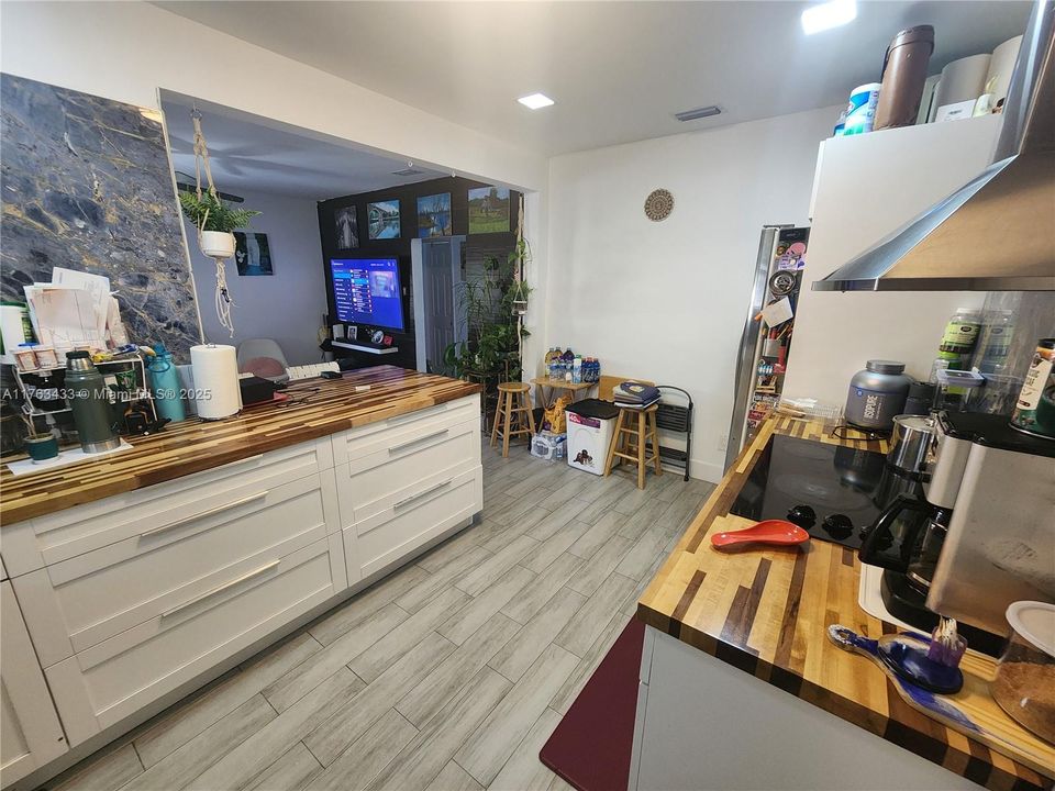 Recently Sold: $410,000 (2 beds, 2 baths, 971 Square Feet)