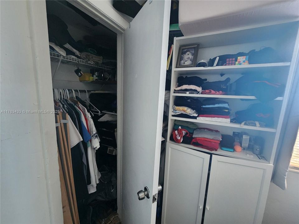 Recently Sold: $410,000 (2 beds, 2 baths, 971 Square Feet)