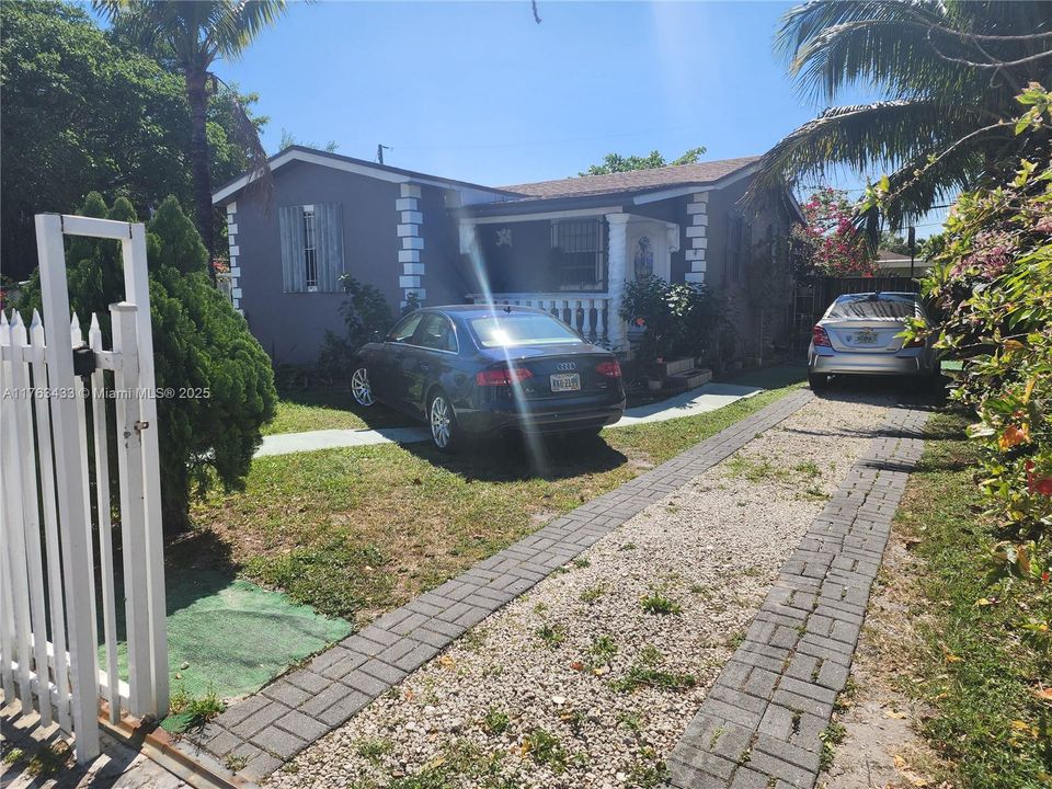 Recently Sold: $410,000 (2 beds, 2 baths, 971 Square Feet)