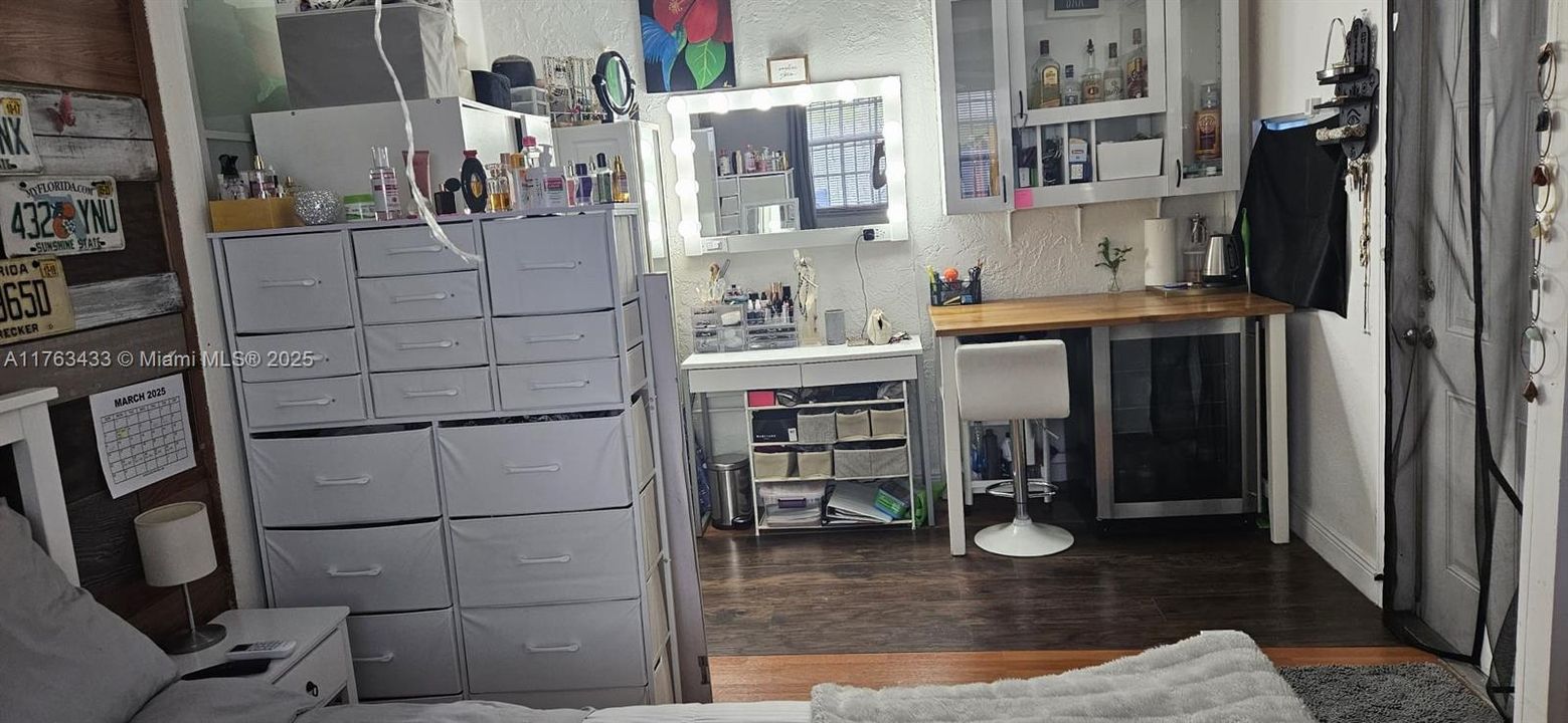 Recently Sold: $410,000 (2 beds, 2 baths, 971 Square Feet)