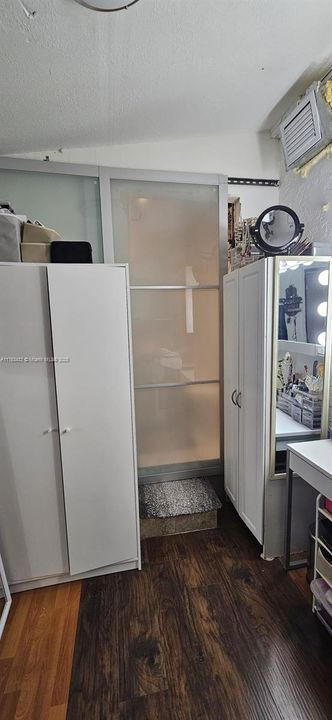 Recently Sold: $410,000 (2 beds, 2 baths, 971 Square Feet)