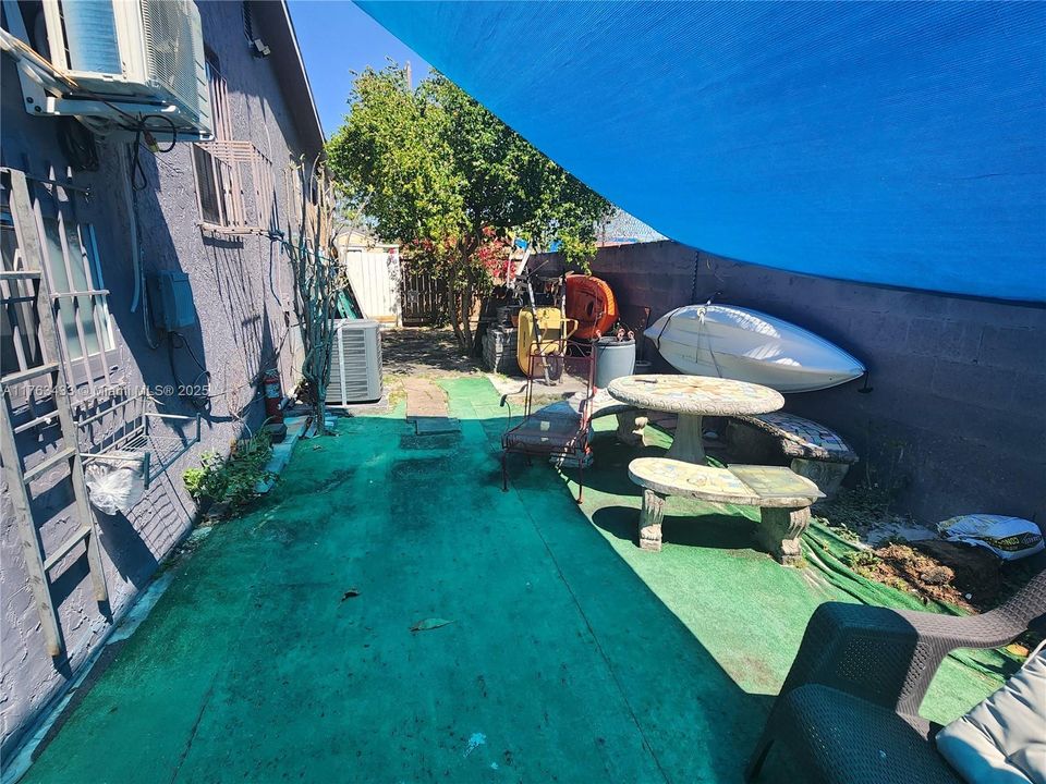 Recently Sold: $410,000 (2 beds, 2 baths, 971 Square Feet)