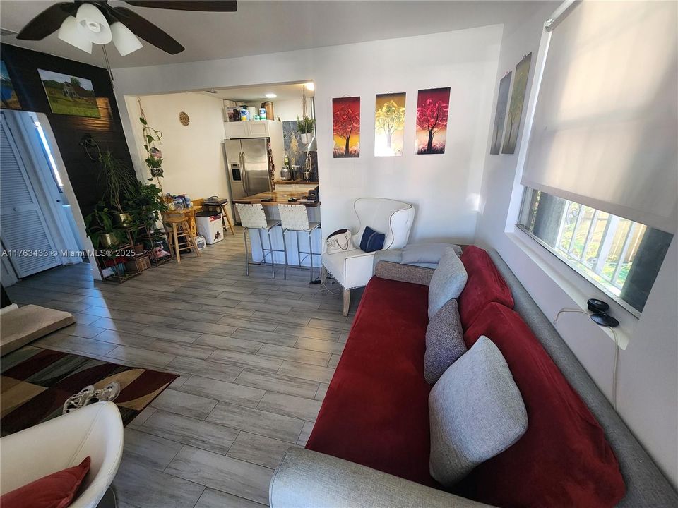 Recently Sold: $410,000 (2 beds, 2 baths, 971 Square Feet)