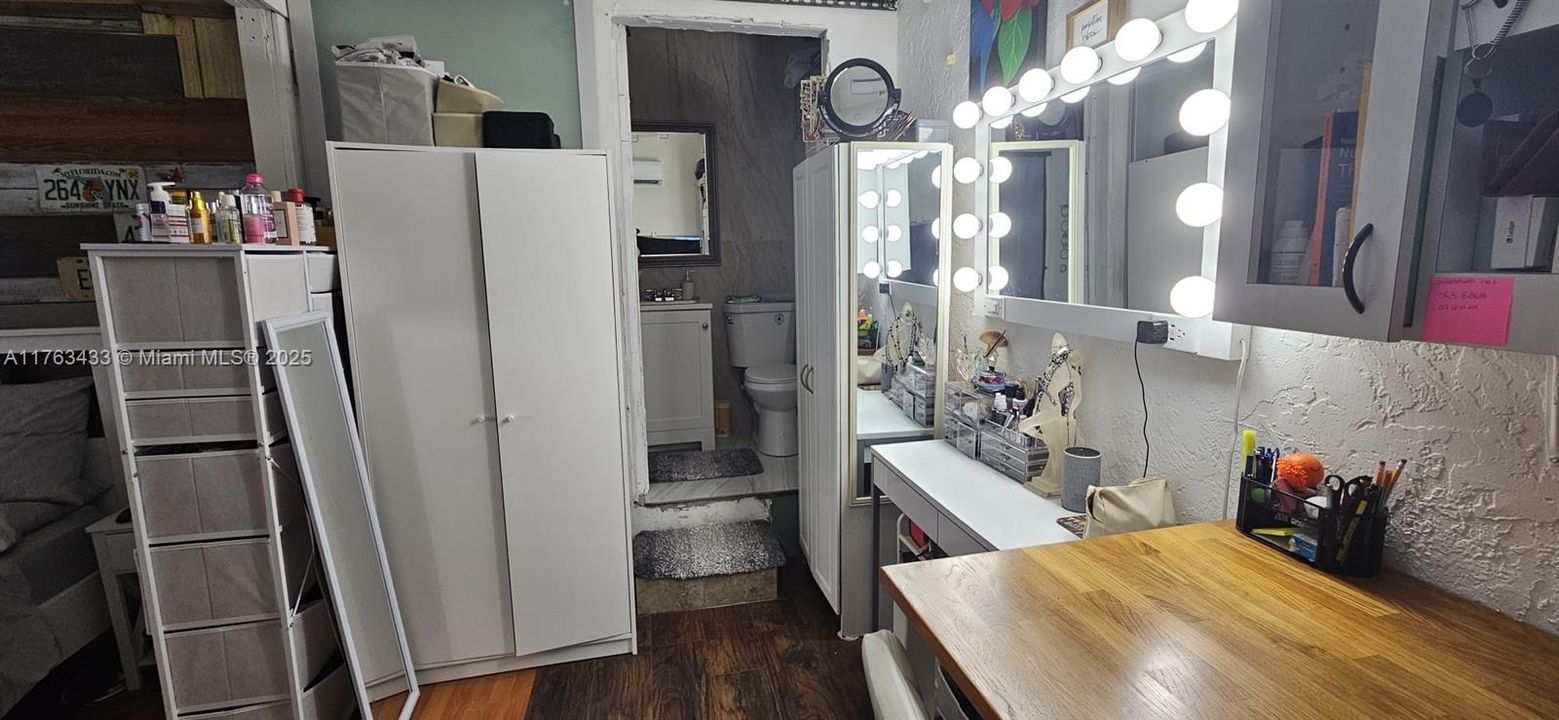 Recently Sold: $410,000 (2 beds, 2 baths, 971 Square Feet)